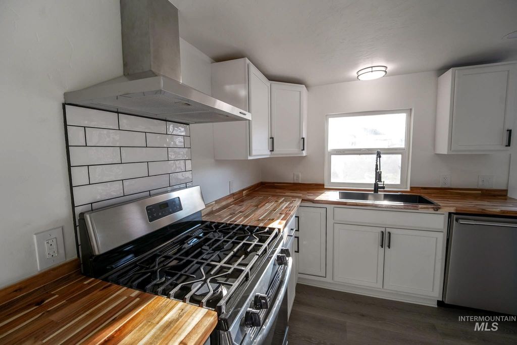 Photo of 436 2nd St N St, Nampa, ID 83687 (MLS # 98969089)