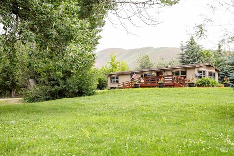 Photo of 407 Broadford Rd, Bellevue, ID 83313 (MLS # 98966694)