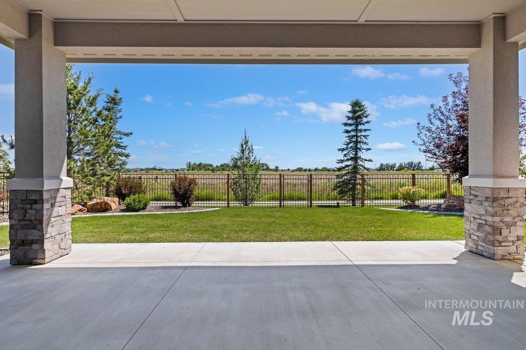 Photo of 8111 W Corinthia St, Eagle, ID 83616 (MLS # 98986418)