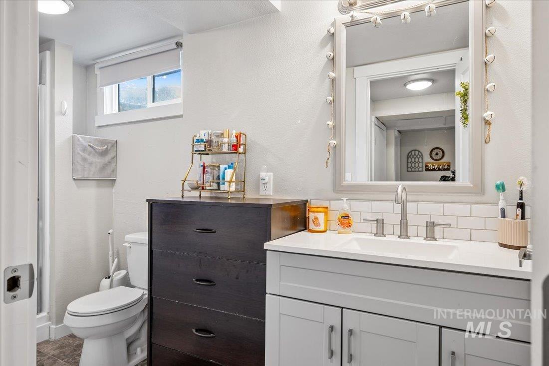 Bathroom with vanity and decorative backsplash