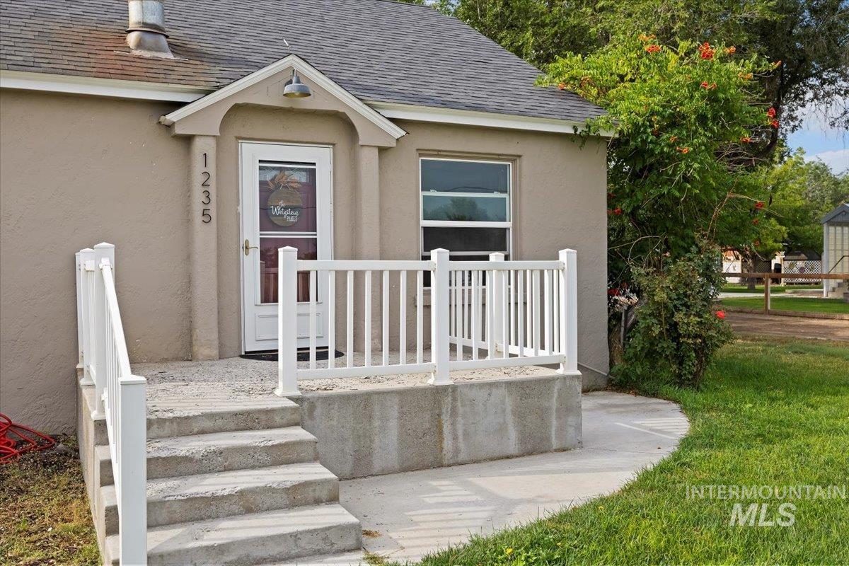 1235 South Park Ave W