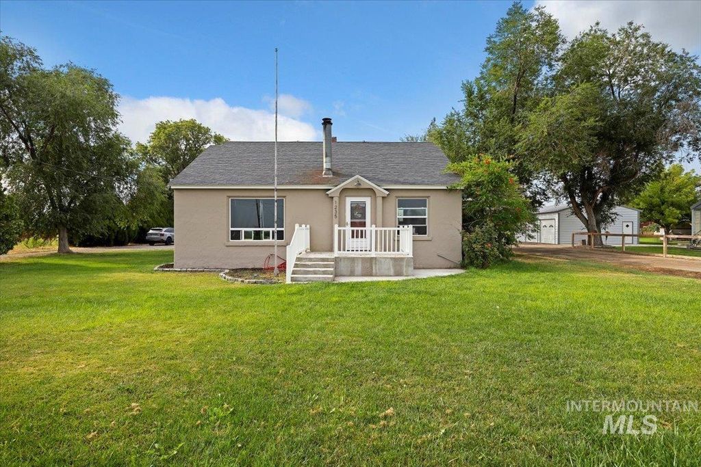 Photo of 1235 Park Ave W Ave, Twin Falls, ID 83301 (MLS # 98959618)