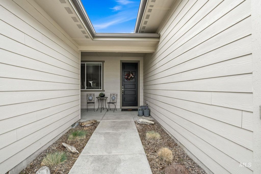 Photo of 1229 W Elias Dr, Meridian, ID 83642 (MLS # 98977971)