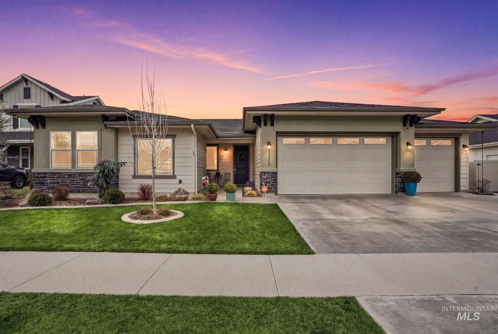 Photo of 1229 W Elias Dr, Meridian, ID 83642 (MLS # 98977971)