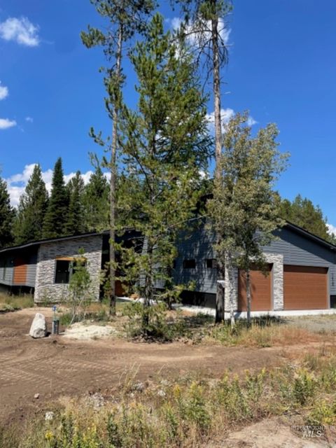 Photo of 13 Bay View Dr, Donnelly, ID 83615 (MLS # 98972847)