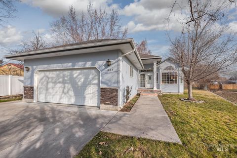 Photo of 1063 NW 2nd Ave, Ontario, OR 97914 (MLS # 98974873)