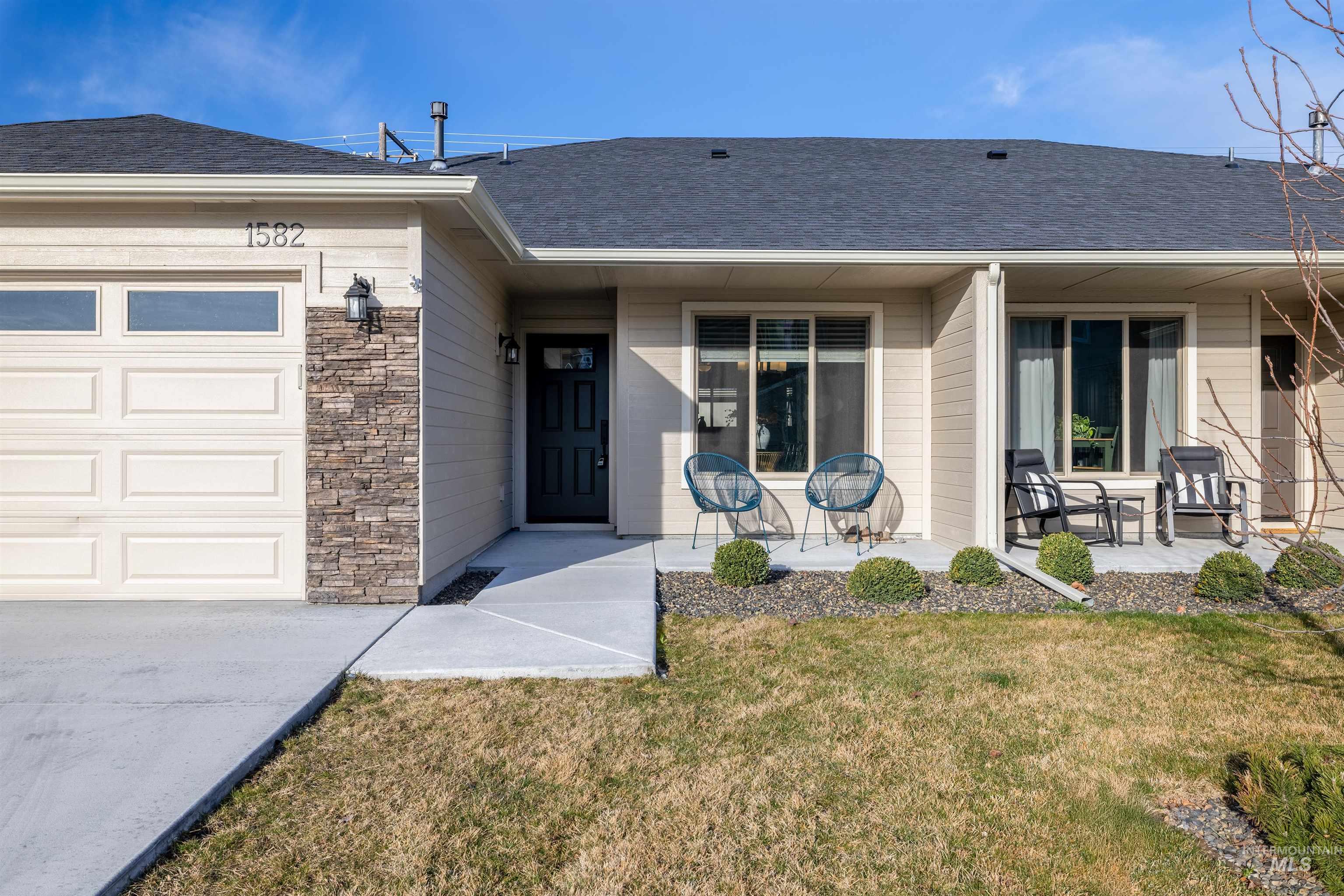 1582 W Windswept Dr