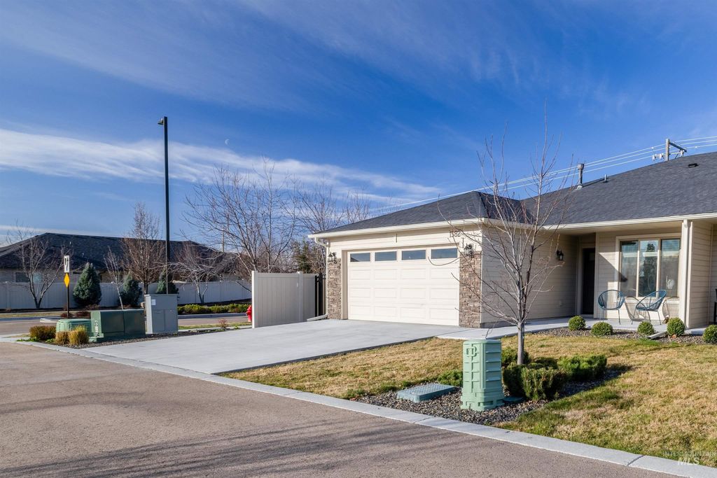 Photo of 1582 W Windswept Dr, Meridian, ID 83646 (MLS # 98977735)