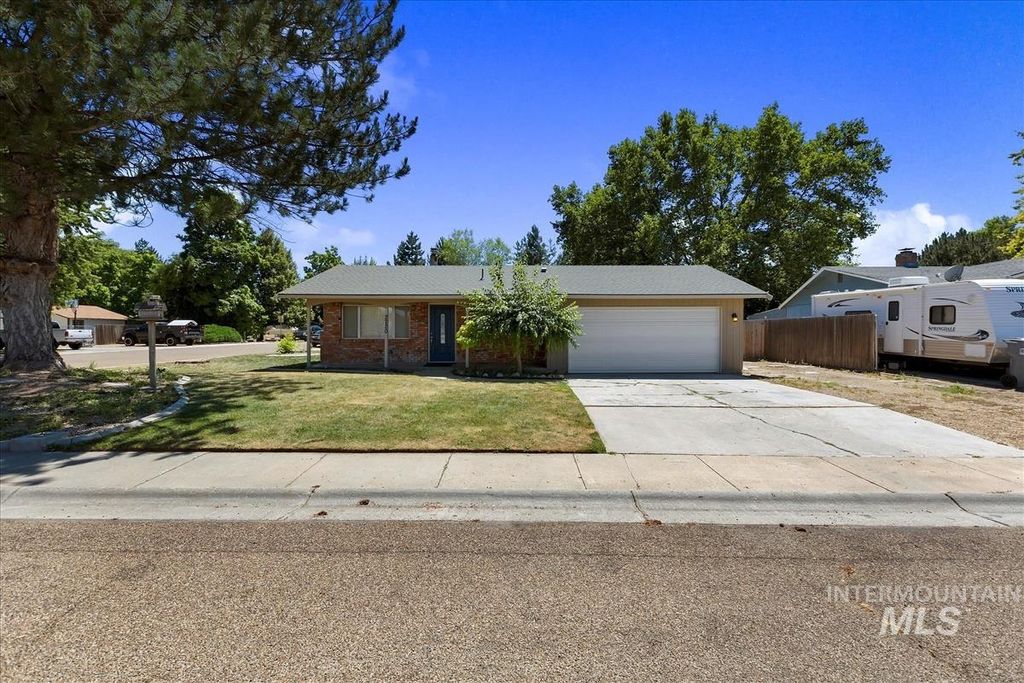 Photo of 2220 Big Sky St, Caldwell, ID 83605 (MLS # 98984931)