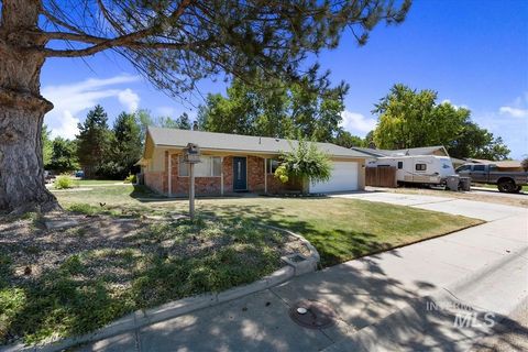 Photo of 2220 Big Sky St, Caldwell, ID 83605 (MLS # 98984931)