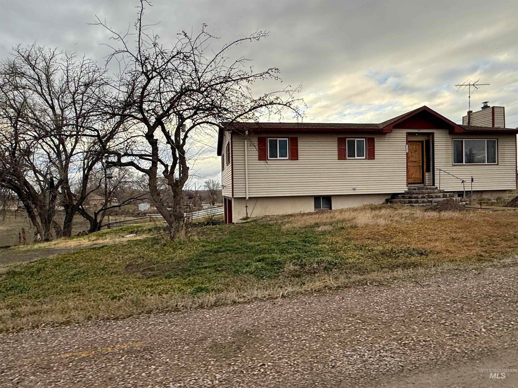 Photo of 2932 S Arthur St, American Falls, ID 83211 (MLS # 98970258)