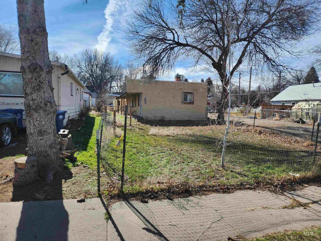 Photo of 409 1st Ave E Ave, Jerome, ID 83338 (MLS # 98975425)