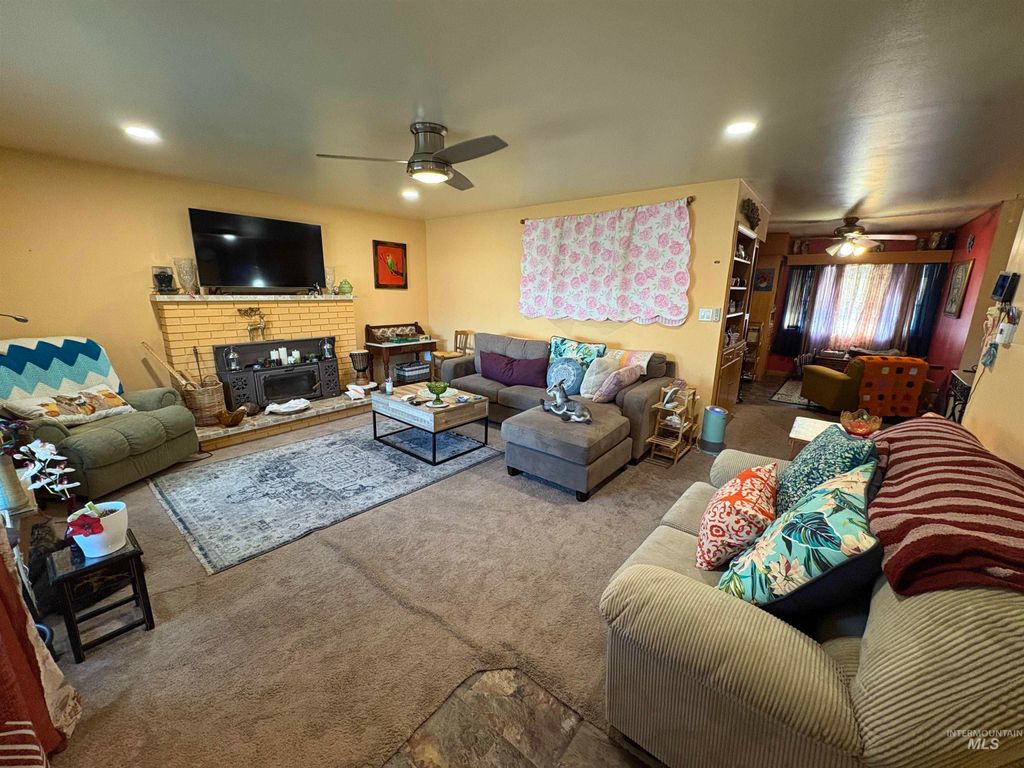 Photo of 2068 Sherry Ln, Twin Falls, ID 83301 (MLS # 98977237)