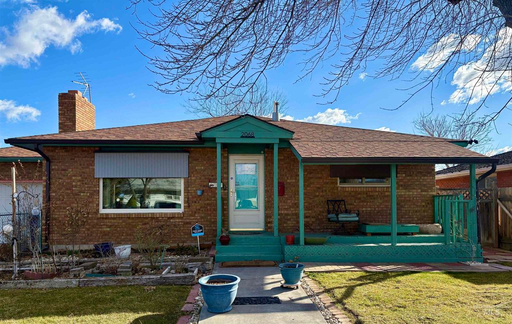 Photo of 2068 Sherry Ln, Twin Falls, ID 83301 (MLS # 98977237)