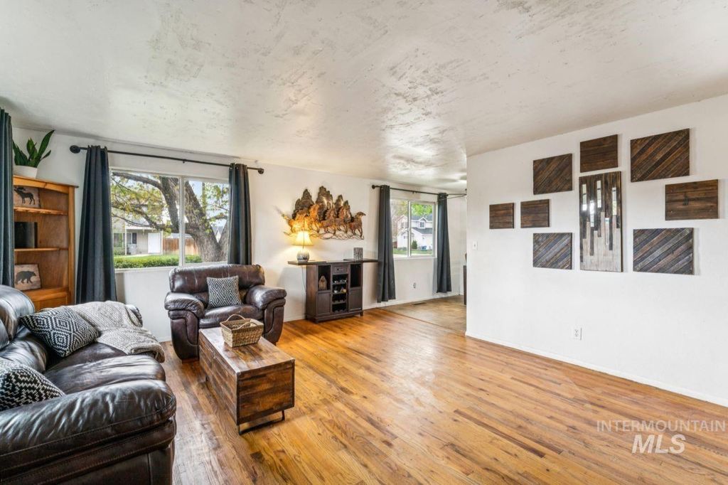 Photo of 3840 N Jackie Ln, Boise, ID 83704 (MLS # 98982642)