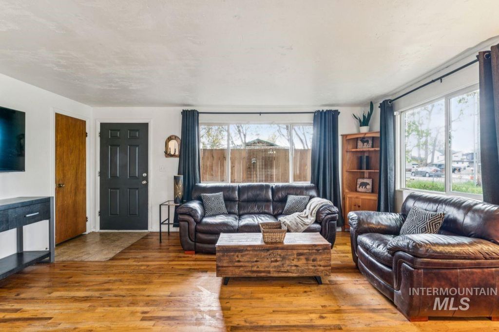 Photo of 3840 N Jackie Ln, Boise, ID 83704 (MLS # 98982642)