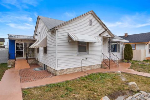 Photo of 219 Cleveland Blvd, Caldwell, ID 83605 (MLS # 98975323)