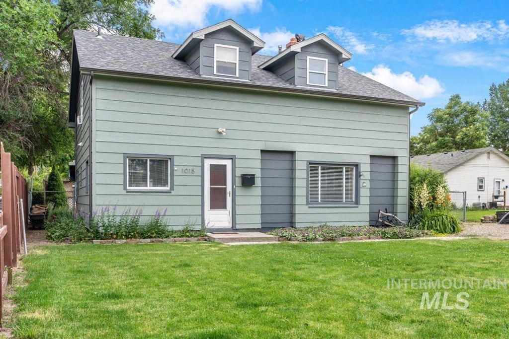 Photo of 1015 E Park St, Weiser, ID 83672 (MLS # 98968891)