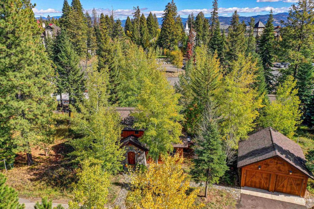 Photo of 1 Rock Creek Court, Donnelly, ID 83615 (MLS # 98943303)