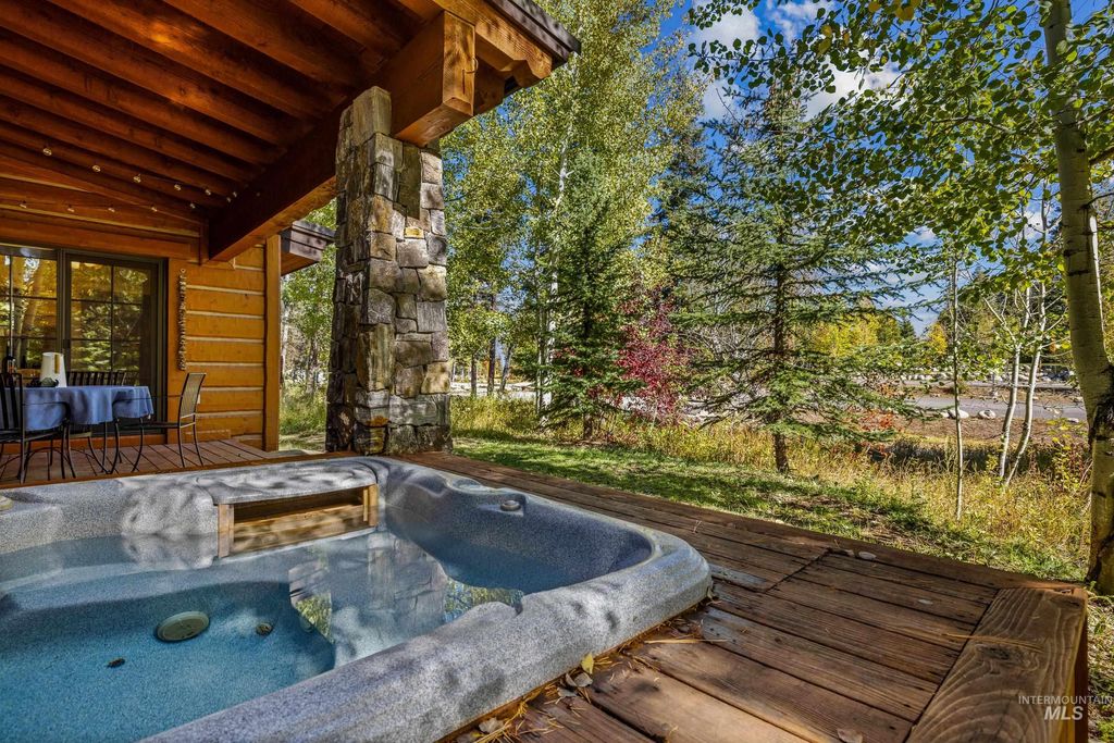 Photo of 1 Rock Creek Court, Donnelly, ID 83615 (MLS # 98943303)