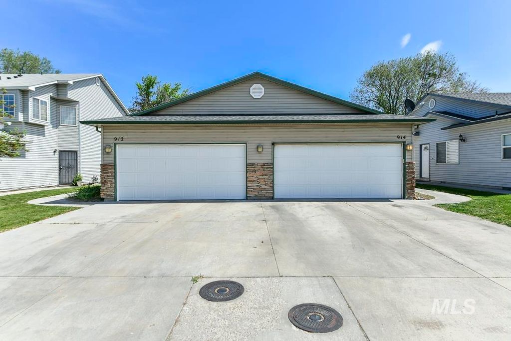 Photo of 912 S Diamond St, Nampa, ID 83686 (MLS # 98985622)