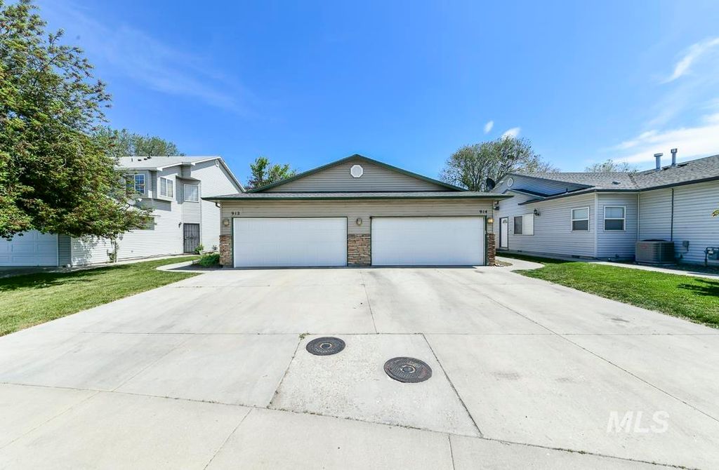 Photo of 912 S Diamond St, Nampa, ID 83686 (MLS # 98985622)