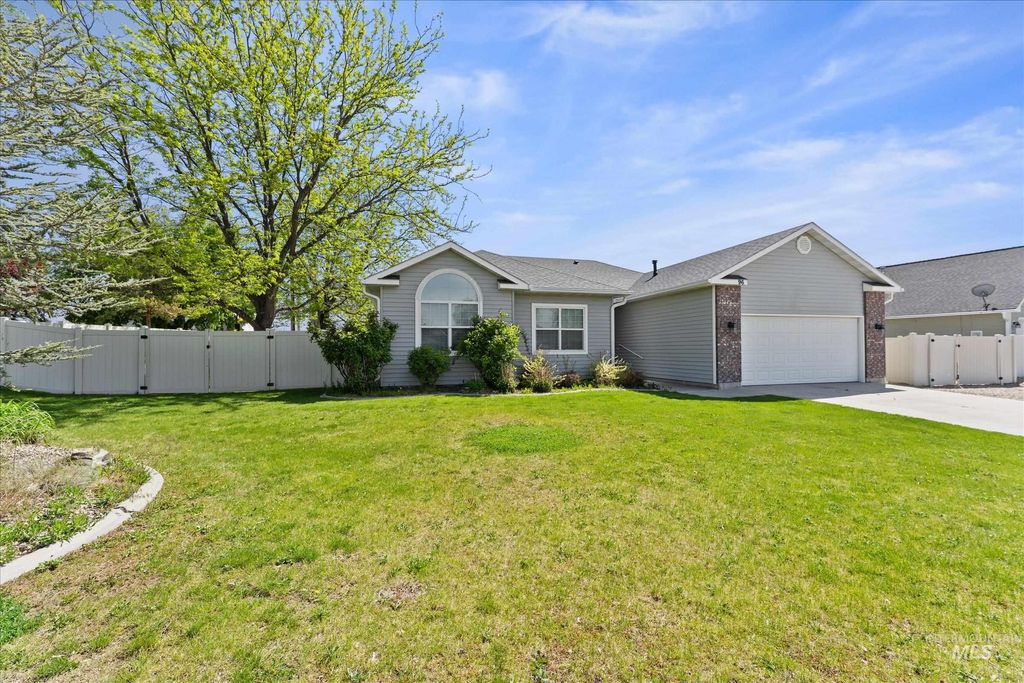 Photo of 96 N Wedgwood Dr, Nampa, ID 83651 (MLS # 98984389)