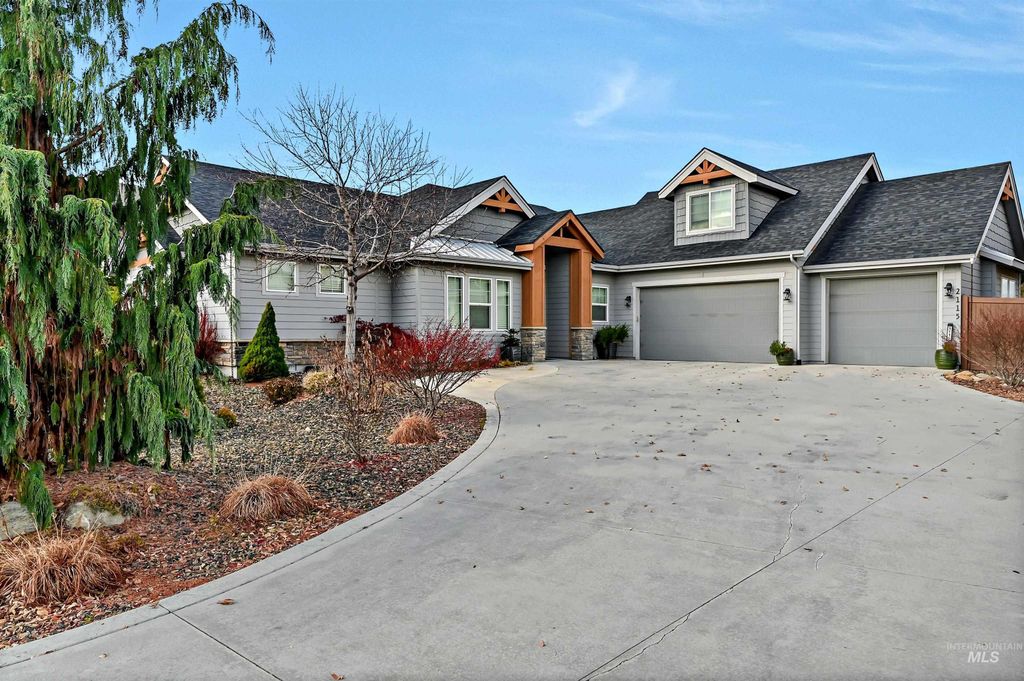 Photo of 2115 E Lodge Trail Ct, Meridian, ID 83642 (MLS # 98968895)