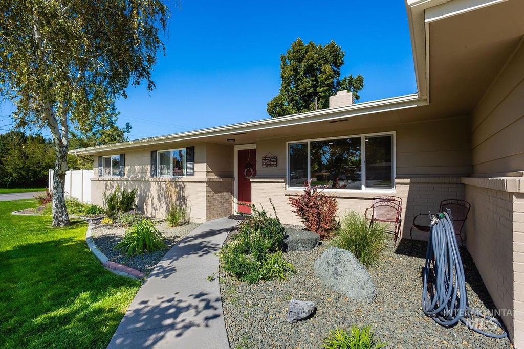 Photo of 448 W Bird AVE, Nampa, ID 83686 (MLS # 99002748)