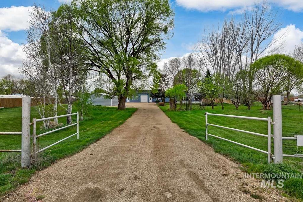 Photo of 10131 Hwy 44, Middleton, ID 83644 (MLS # 98980373)