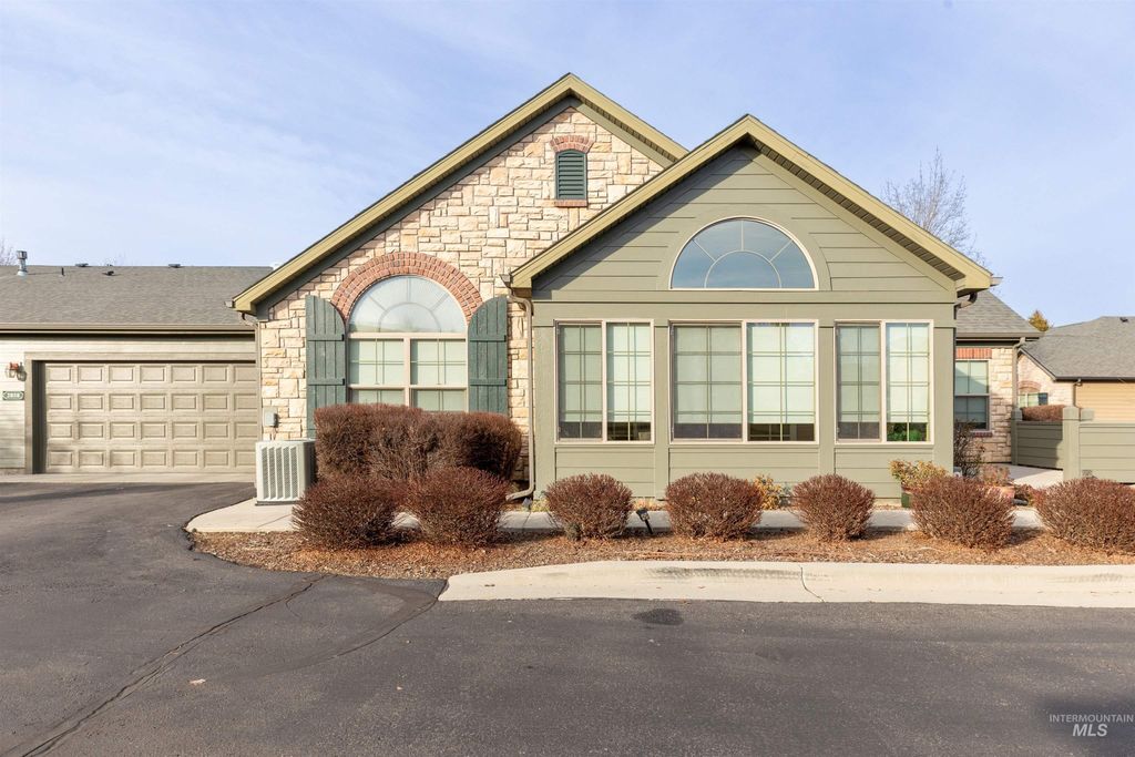 Photo of 2858 N Cloverdale Rd, Boise, ID 83713 (MLS # 98975702)