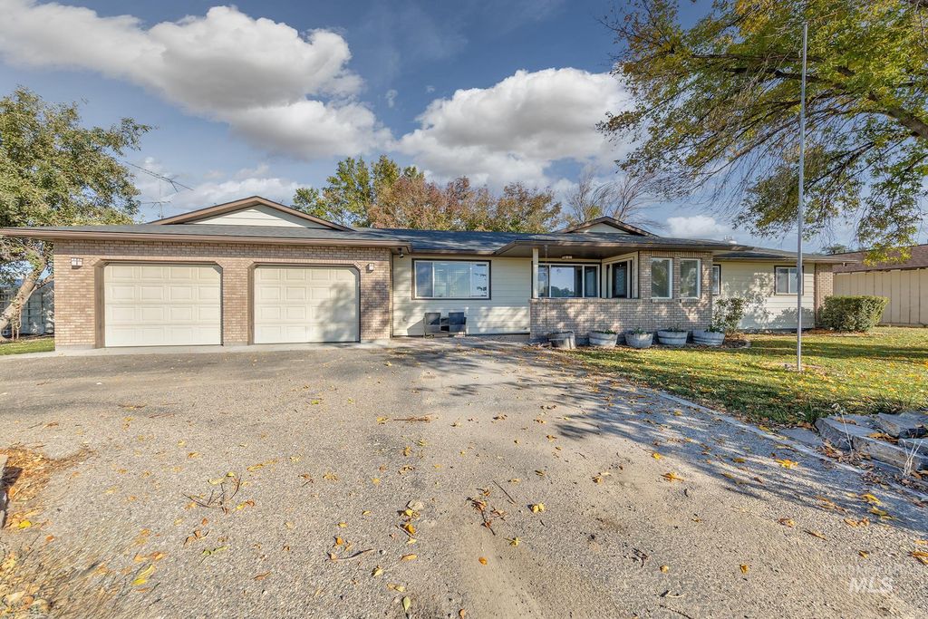 Photo of 710 N 5th St, Nyssa, OR 97913 (MLS # 98964081)