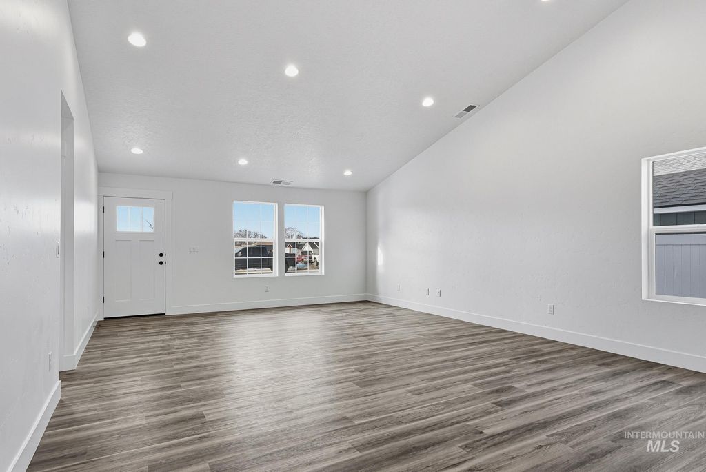 Photo of 326 N 12th St, Parma, ID 83660 (MLS # 98972817)