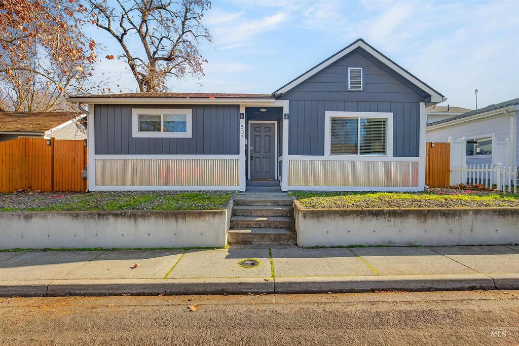 Photo of 807 3rd Street, Clarkston, WA 99403 (MLS # 98974587)