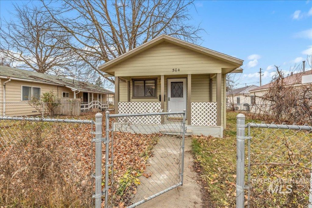 Photo of 504 E Bates Ave, Parma, ID 83660 (MLS # 98971059)