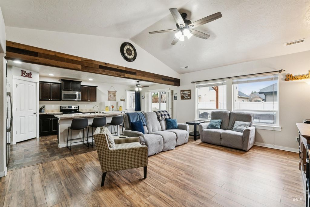 Photo of 950 N Pine Brook Way, Star, ID 83669 (MLS # 98977780)