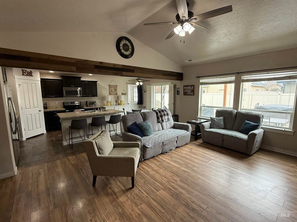 Photo of 950 N Pine Brook Way, Star, ID 83669 (MLS # 98977780)