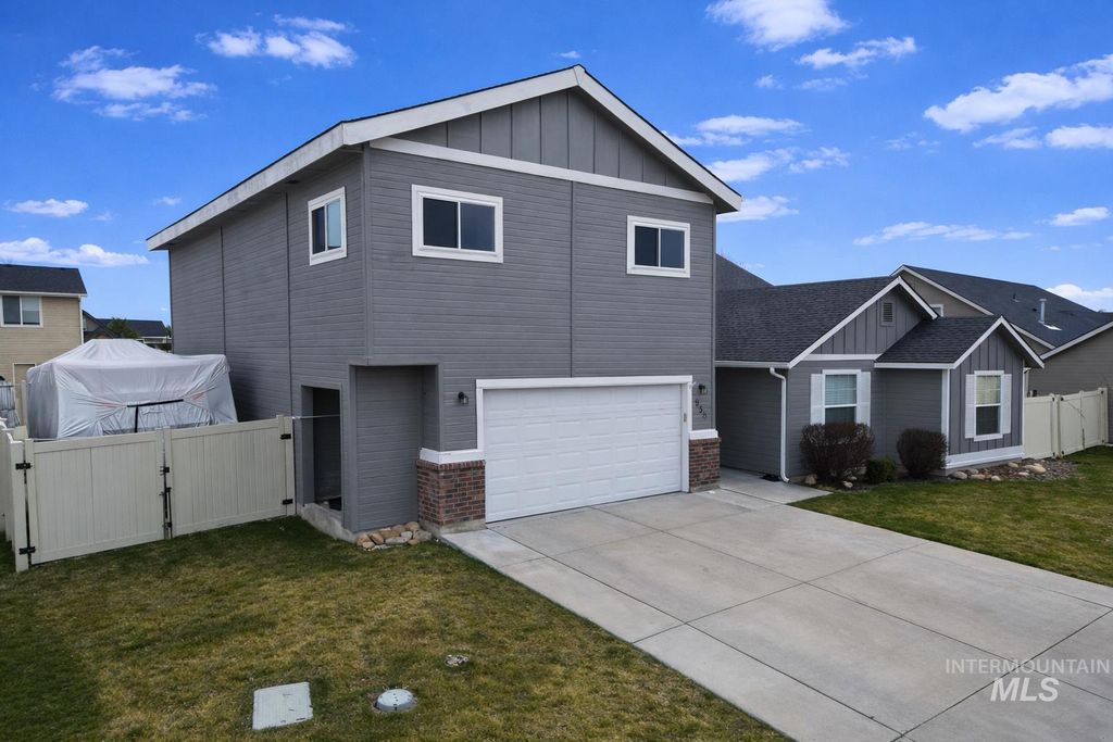 Photo of 950 N Pine Brook Way, Star, ID 83669 (MLS # 98977780)