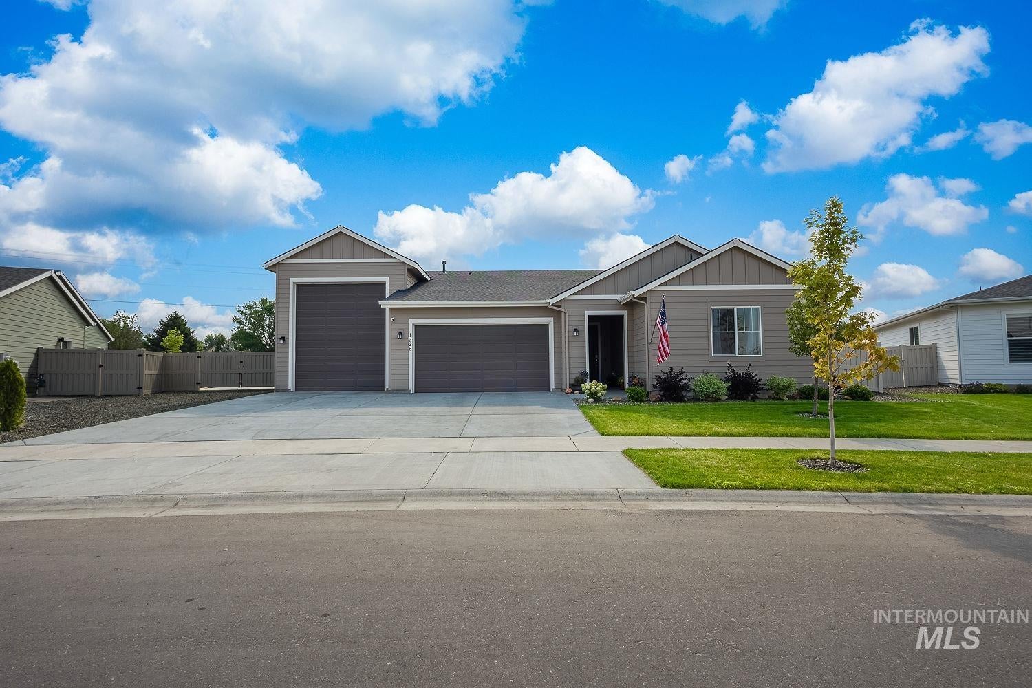 1926 Chokecherry Ave