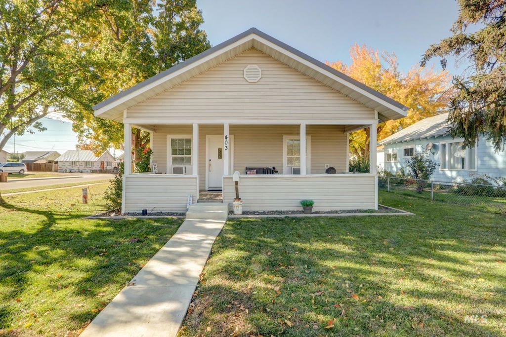 Photo of 403 N Commercial Ave, Emmett, ID 83617 (MLS # 98966390)