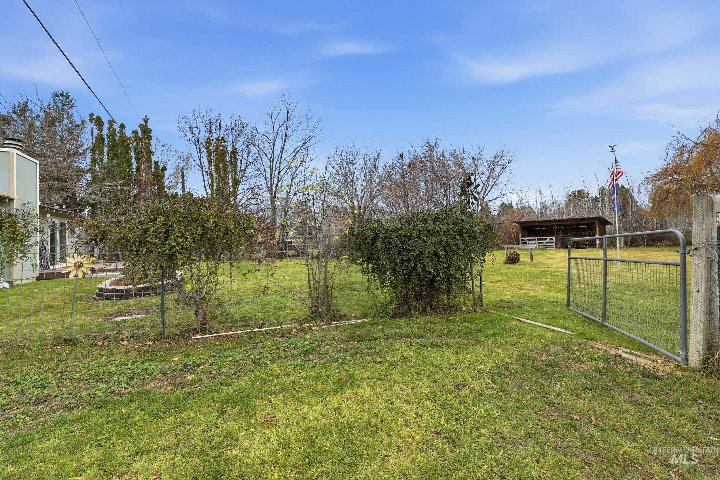 View of yard featuring a gate