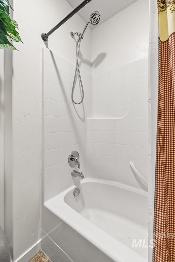 Full bathroom with shower / bath combo