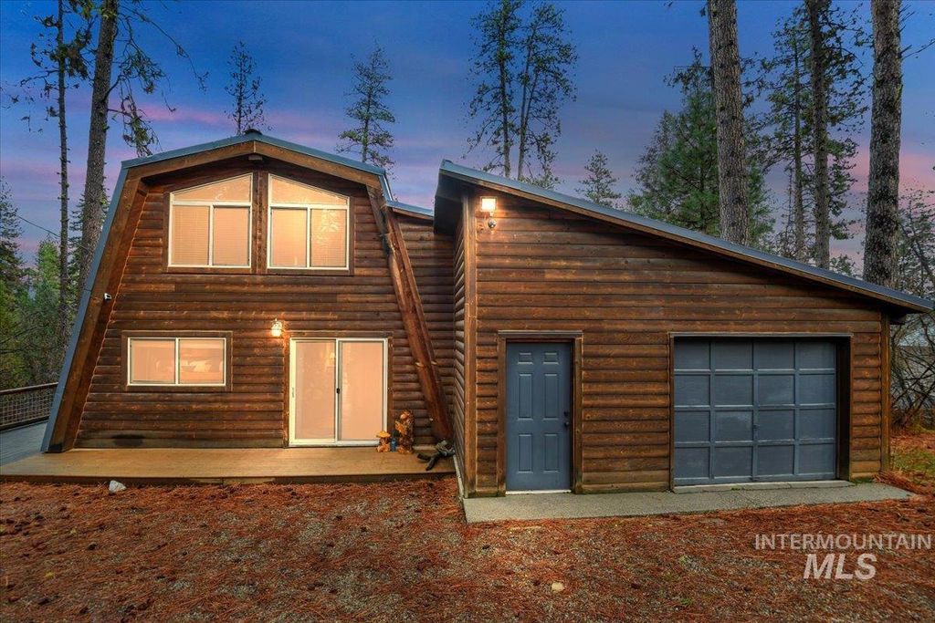 Photo of 9 Moonglow Dr, Garden Valley, ID 83622 (MLS # 98968132)