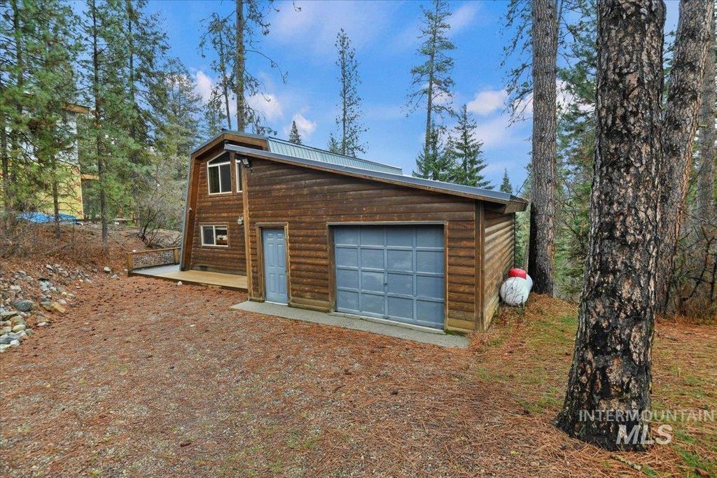 Photo of 9 Moonglow Dr, Garden Valley, ID 83622 (MLS # 98968132)