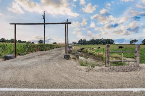 Photo of 2498 Track RD, Melba, ID 83641 (MLS # 98998109)