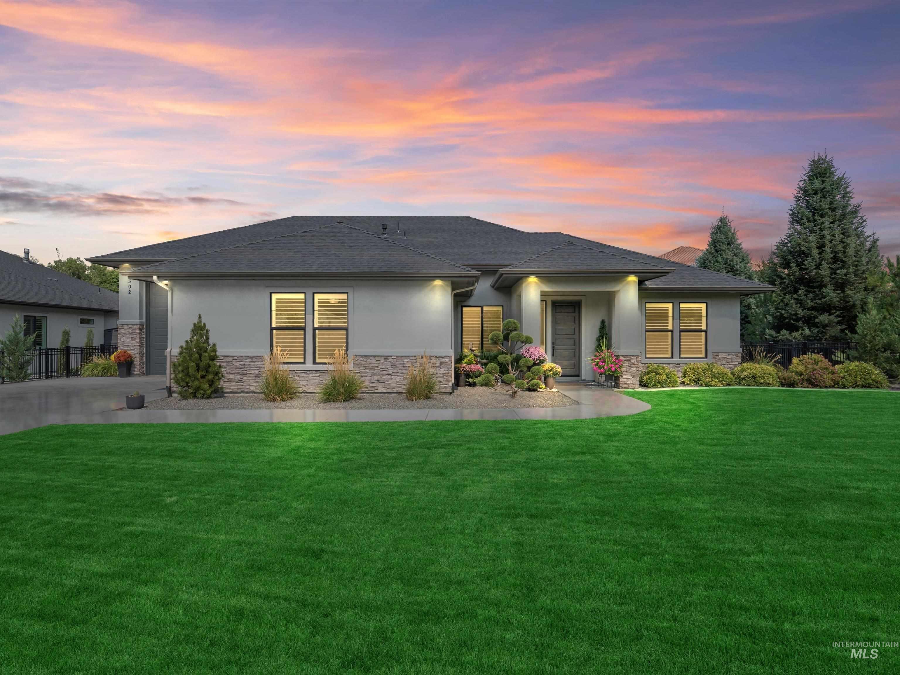 1302 W Peak Bello St.