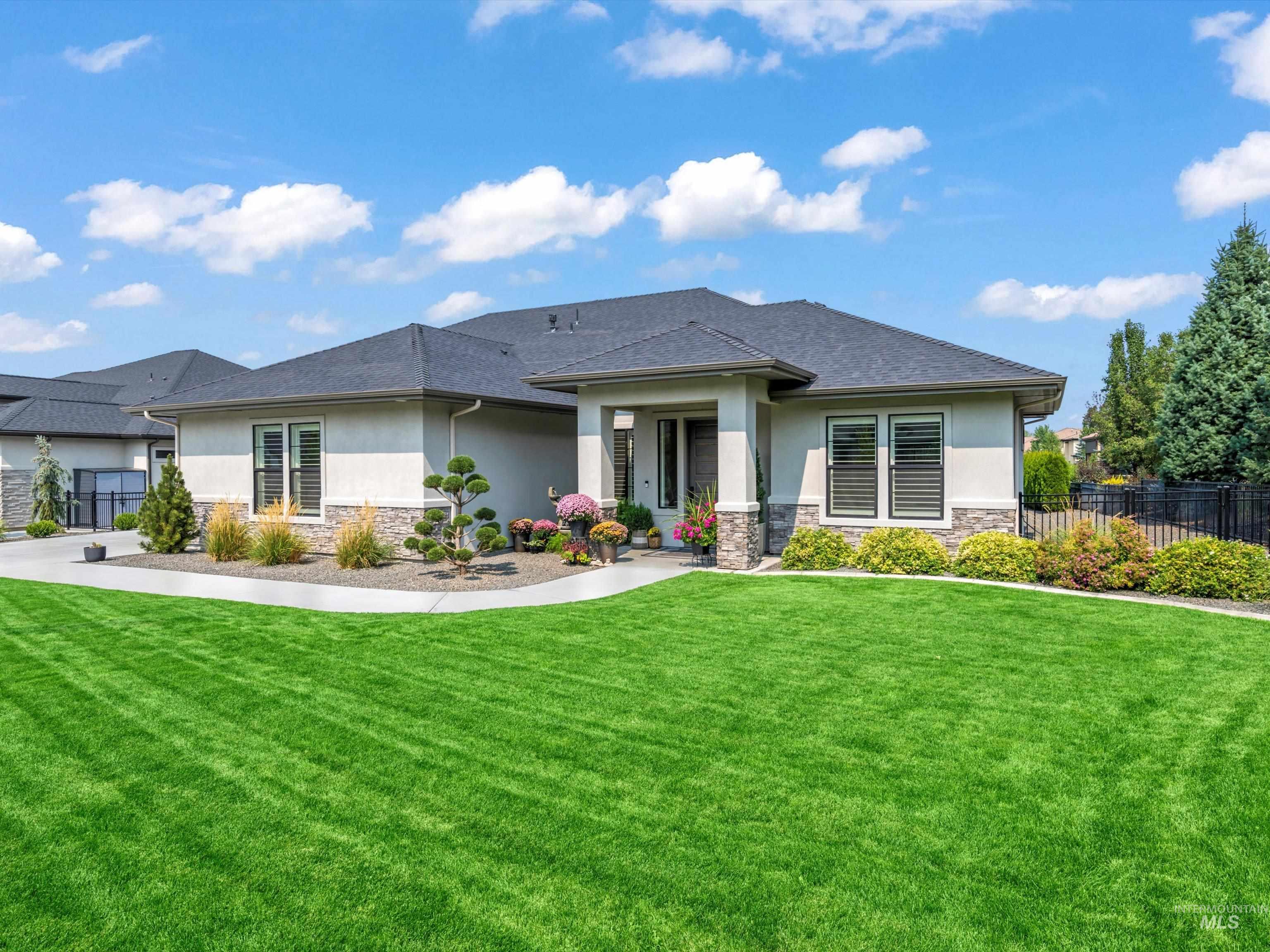 1302 W Peak Bello St.