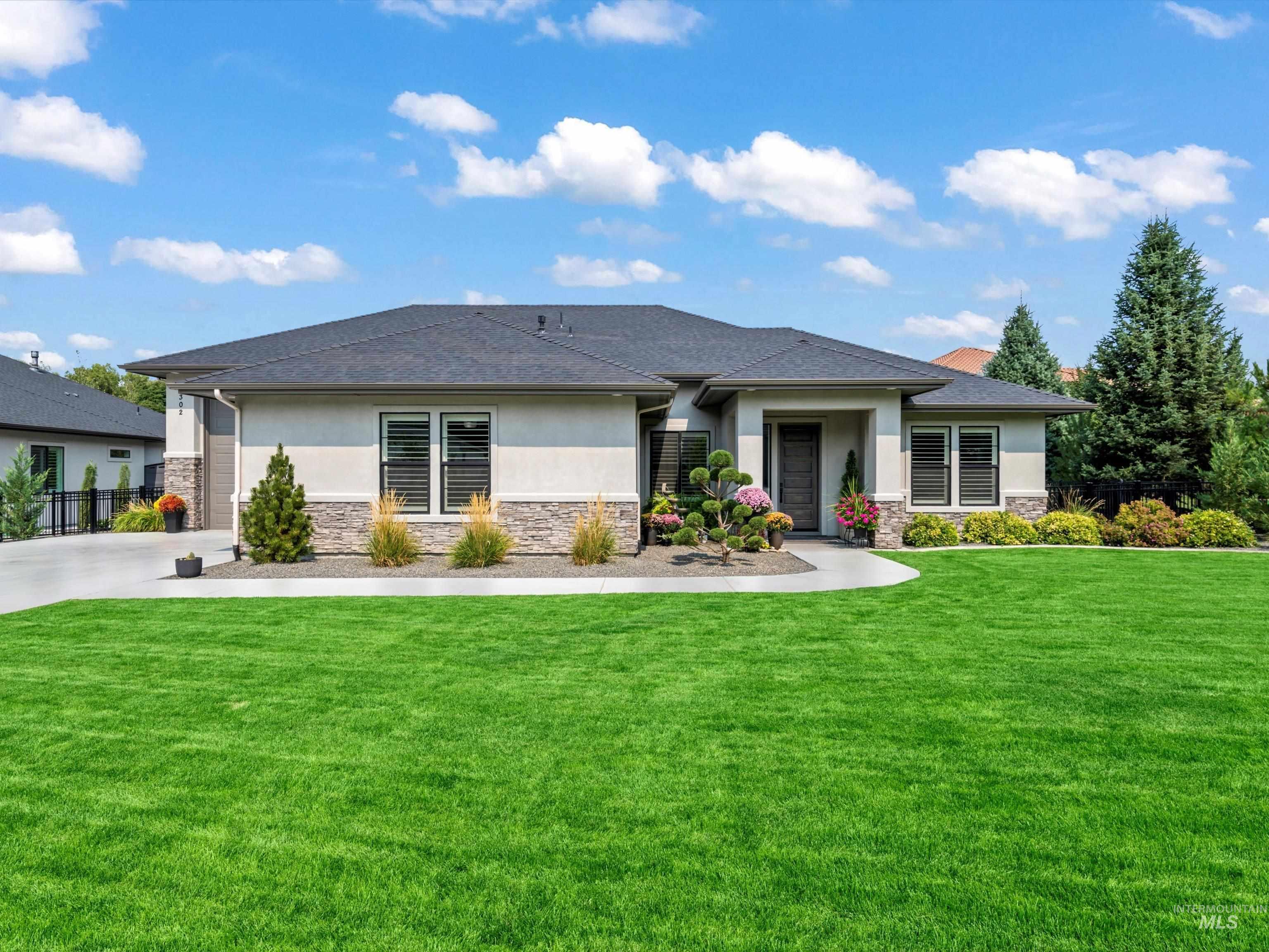 1302 W Peak Bello St.