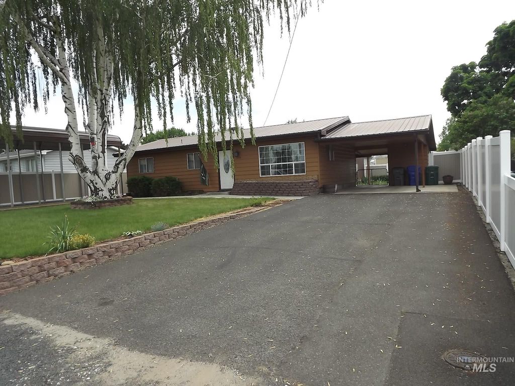 Photo of 1114 Alder Avenue, Lewiston, ID 83501 (MLS # 98985652)