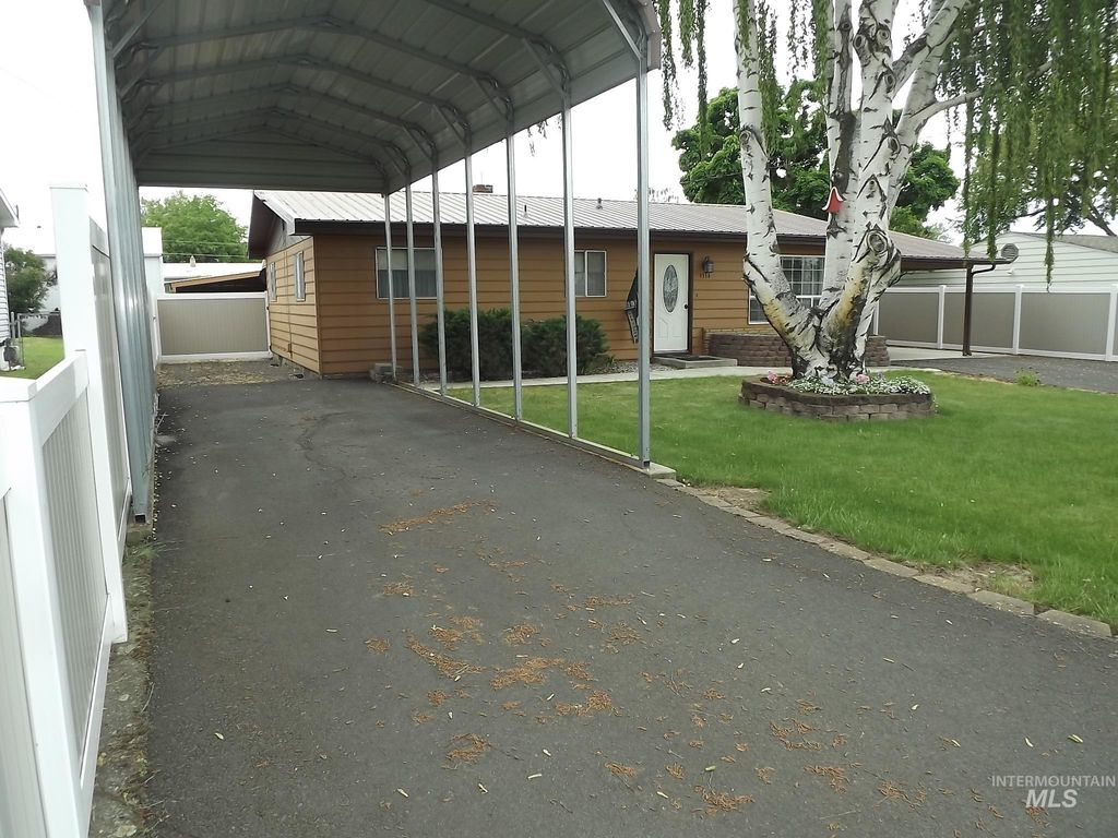 Photo of 1114 Alder Avenue, Lewiston, ID 83501 (MLS # 98985652)